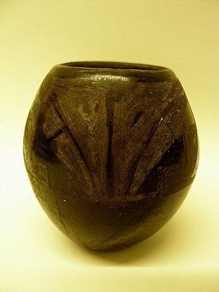 Rare Small Native American Indian Black Pottery - Signed " S.  Suazo " Pueblo Seed