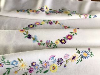 Vintage Hand Embroidered Cream Linen Circle Of Flowers Tablecloth 41x41 Inches