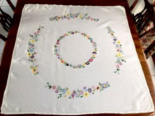 VINTAGE HAND EMBROIDERED Cream LINEN CIRCLE OF FLOWERS TABLECLOTH 41X41 Inches 2
