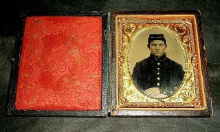 1/9th.  P.  Tintype Civil War Union Soldier Seated,  In Full Case.