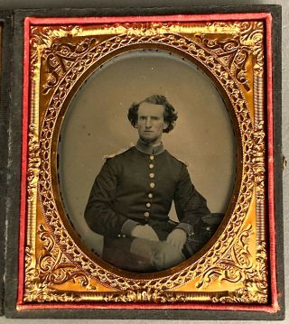1/6 Plate Ambrotype Of Young Civil War Union Soldier,  Gold - Painted Buttons