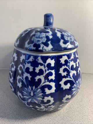 Vintage Blue & White Porcelain Jar Oriental Floral 8.  5”h W Lid