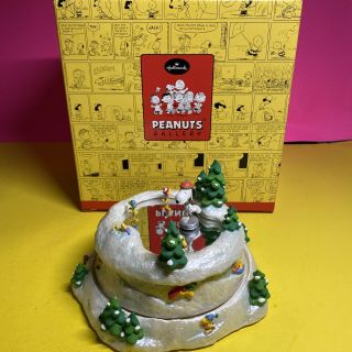 Vintage Peanuts: Hallmark Nos Snoopy It’s On The Ice / Bg