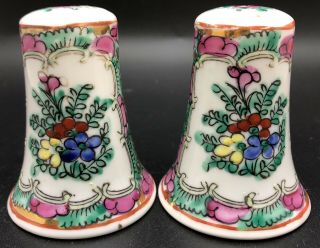 Famille Rose China Hand - Painted Porcelain Salt Pepper Shakers; Hong Kong (rf972)