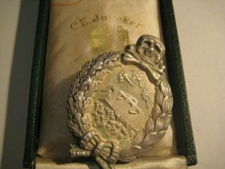 German WW I rare tank fight medal from Juncker in old case badge silver 3
