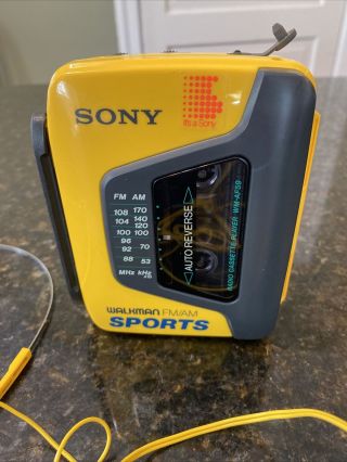 Vintage Sony Walkman WM - AF59 Sports Portable FM/AM Cassette Radio w/headset work 2