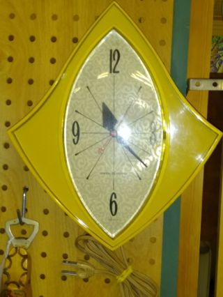 Vintage Yellow Retro Mid Century Atomic Kitchen Wall Clock ?