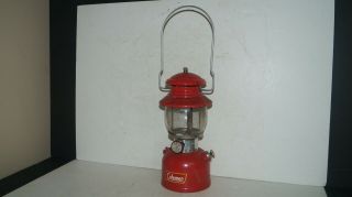 Vintage 3/1961 Coleman Usa Model 200a Single Mantle Red Lantern W/ Pyrex Globe