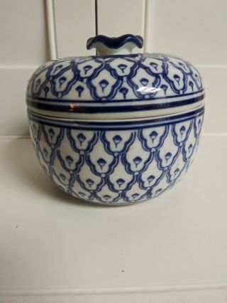 Blue & White Ceramic Pottery Jar With Lid Asian Design.