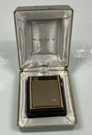 Vintage Sony Model Tr - 730 Transistor Radio In Black Clamshell Gold Front