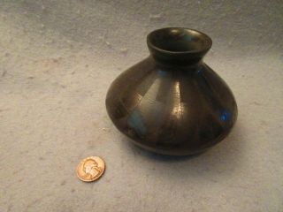 Pretty Vintage Native American Sgelida Lucero Santa Clara Pueblo Black Clay Pot