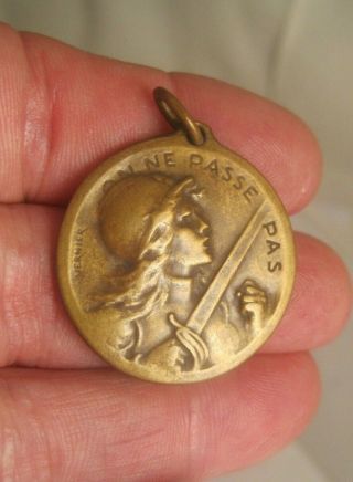 Vintage 1916 Wwi France On Ne Passe Pas Verdun Medal Brass