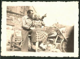 Fotografie Motorrad Victoria,  Vater & Tochter Auf Krad Sitzend