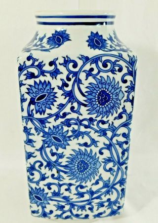 Antique/vtg Chinese Blue & White Porcelain Flower Lamp Base 12.  5 " H X 5 3/4 " L
