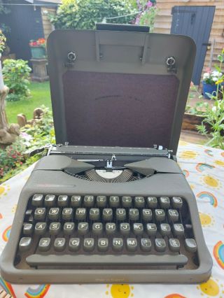 Vintage Empire Aristocrat 1940’s Portable Typewriter Made In England