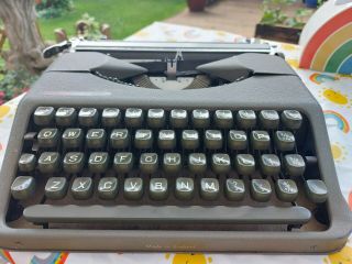 Vintage Empire Aristocrat 1940’s Portable Typewriter Made in England 2