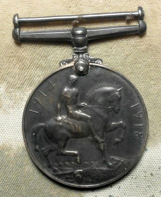 Great Britain War Medal 1914 - 20: Pte.  W.  Mclachlan C.  O.  R.  2562427 On Edge