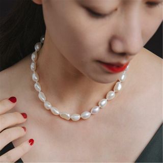 10 - 11mm White Baroque Pearl Pendant Necklace 18 Inches Cultured Classic Aurora