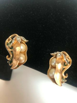 Vintage Crown Trifari Peapod Clip On Earrings - Gold Tone And Faux Pearls