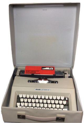 Vintage 1970’s Olivetti Lettera 25 Typewriter In Carry Case