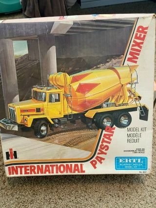Vintage Ertl International Harvester Paystar 5000 Cement Mixer Model Truck Kit