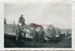 Wwii Photo - Us Gis & Captured German Focke - Wulf Fw 190 Fighter Plane (ts Ma) - 1