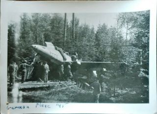 Ww2 German Photo.  American Soldiers Investigating German Fighter Plane.