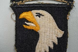 WWII U.  S.  101st AIRBORNE PATCH w/WHITE TONGUE & GREEN BACK - UNIFORM REMOVED 2