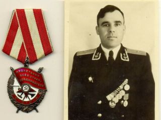 Russian Soviet Medal Order Badge Red Banner And Photo 496334 (1157)