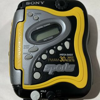 Vintage Sony Walkman Wm - Fs220 Sports Am/fm Portable Stereo Cassette Player