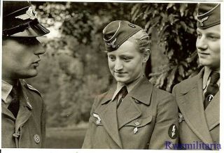 Port.  Photo: RARE Cute Female Wehrmacht Blitzmädel Helferin Girls Gather (2) 2