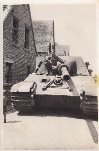 Wwii Snapshot Photo Us Gi On Ko German Jagdtiger Tiger Tank Germany 22