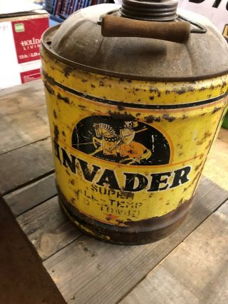 VINTAGE INVADER MOTOR OIL 5 GALLON CAN GRAPHIC GAS STATION SIGN 2