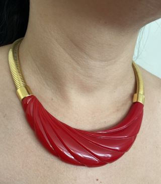 Marvelous Vintage Modernist Monet Red Lucite & Gold Tone Metal Choker Necklace