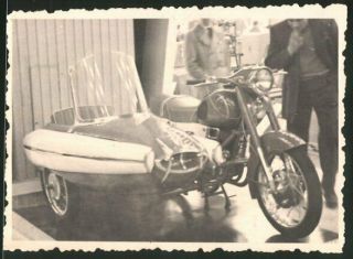 Fotografie Motorrad - Gespann Panonia,  Krad Mit Seitenwagen An Einem Ausstellungs