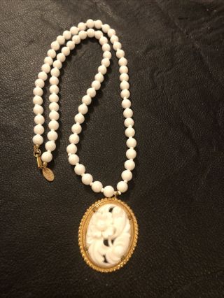 Vtg Miriam Haskell Signed White Milk Glass Beaded Gold Clasp Necklace W Pendant