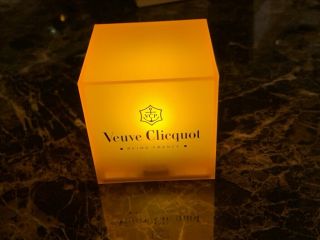 Authentic Veuve Clicquot Vcp Signature Yellow Luminous Cube Light Up Battery