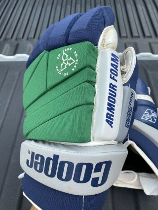 Vintage Cooper HG300 Hockey Gloves 3