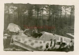 Wwii Photo - Us Gi W/ Captured German Messerschmitt Me 109 Fighter Plane (11) - 1