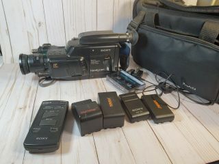 VINTAGE SONY HANDYCAM 8MM CAMCORDER MODEL CCD - F201 WITH MANY - 2