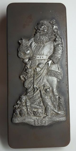 Vintage Pewter Metal Santa Plaque 1997 Attached To A 4 " X 9 " Tin,  By Metzke