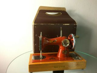 Vintage Soviet Russian Ussr Toy Children’s Sewing Machine 70s Boxed