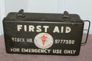 Ww2 U.  S.  Army Od Metal Vehicle First Aid Kit W/partial Contents