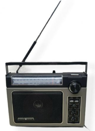 Vintage Ge General Electric Superadio 7 - 2880 Am Fm Radio Long Range Portable