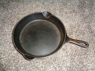 Griswold Cast Iron Skillet Pan No.  9 Erie Pa 710 Dual Drip Sides 11 " Small Logo