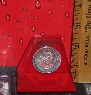 1976 Coca - Cola Santa Christmas Round Silver Coin In Lucite Paper Weight