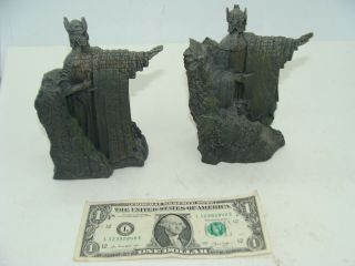 Sideshow Weta Lord Of The Rings - Argonath Collectible Bookends Set