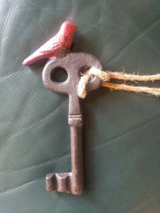 Bird On Cast Iron Victorian Black Antique Style Key Metal Wall Hanging 6.  5 " Long