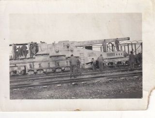 Wwii Snapshot Photo Gis With Captured German Railroad Gun Artillery 110