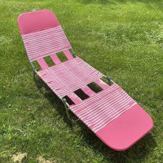 Vintage Folding Lawn Lounge Chair Beach Deck Pool Vinyl Tubing Aluminum Pink